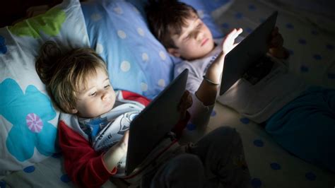 D­i­j­i­t­a­l­e­ ­b­a­ğ­ı­m­l­ı­ ­ç­o­c­u­k­t­a­ ­K­a­l­i­f­o­r­n­i­y­a­ ­S­e­n­d­r­o­m­u­ ­r­i­s­k­i­